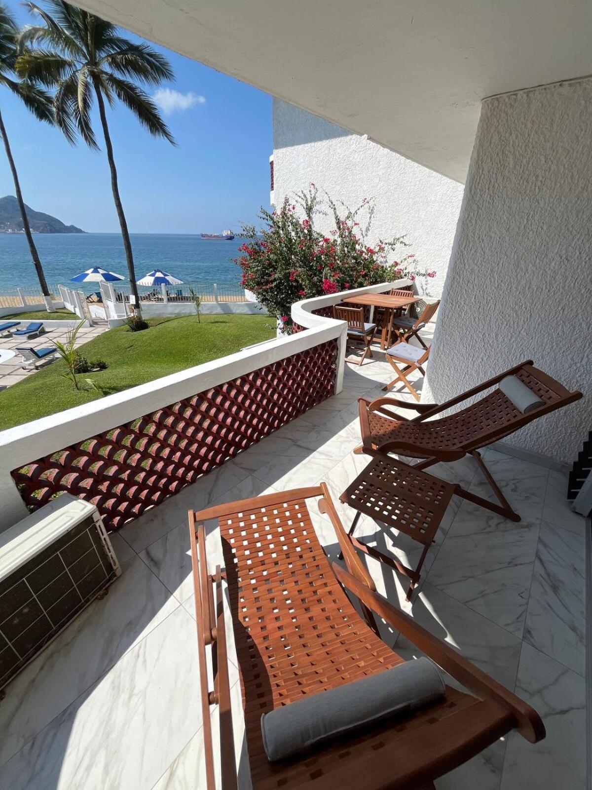 Spacious Apartment In Manzanillo Right On The Beach Εξωτερικό φωτογραφία